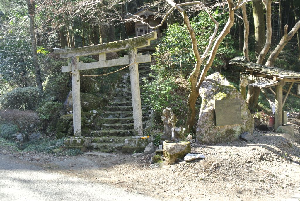 埼玉県毛呂山町・八坂神社の湧き水