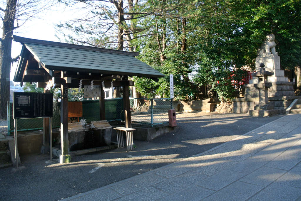 東京都新宿区・諏訪の霊泉