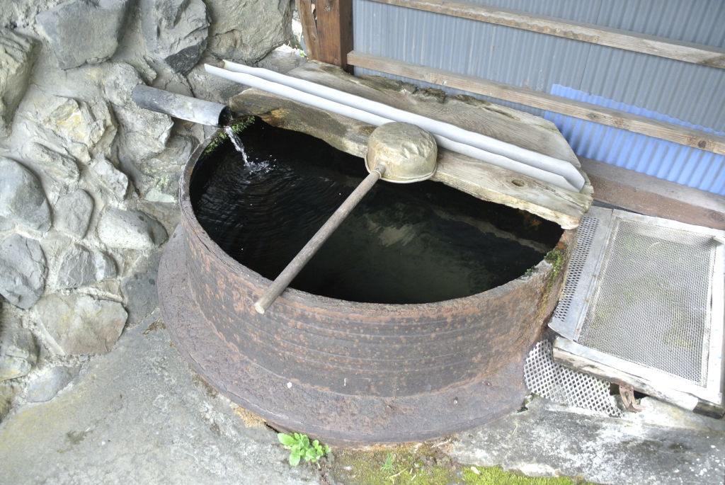 東京都奥多摩町・釜の水