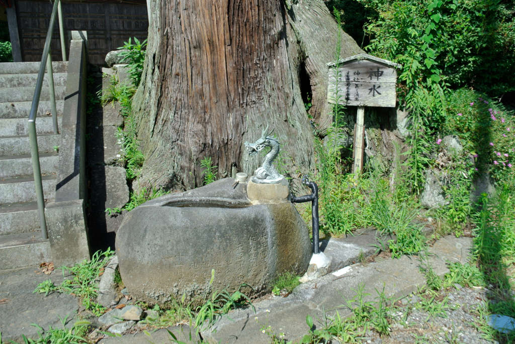 静岡県小山町・八幡神社神水