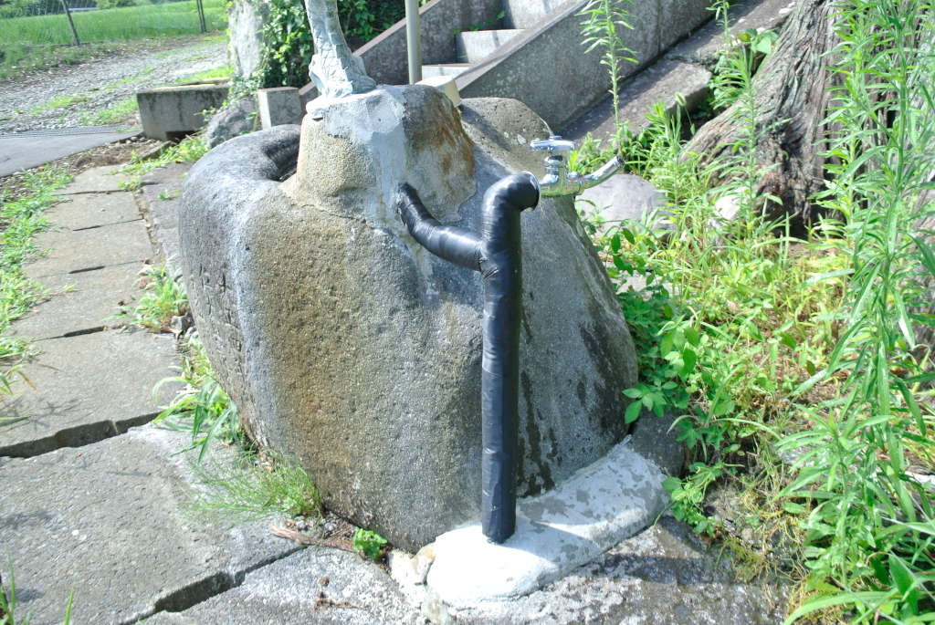 静岡県小山町・八幡神社神水