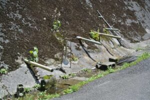 群馬県神流町・神流川沿い湧き水