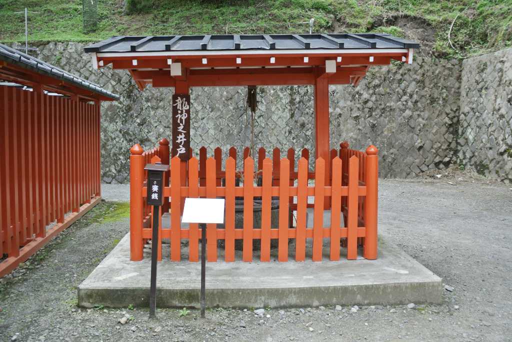 山梨県甲府市・金櫻神社御神水