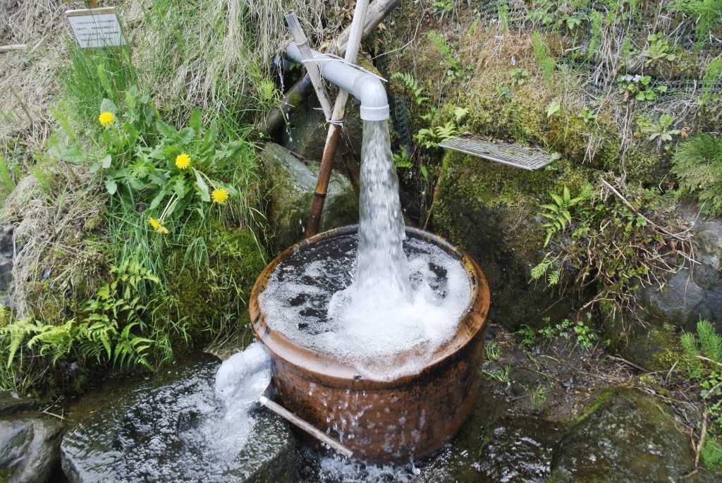 山梨県都留市・文台山の湧水