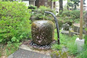 山梨県富士吉田市・小室浅間神社 御神水