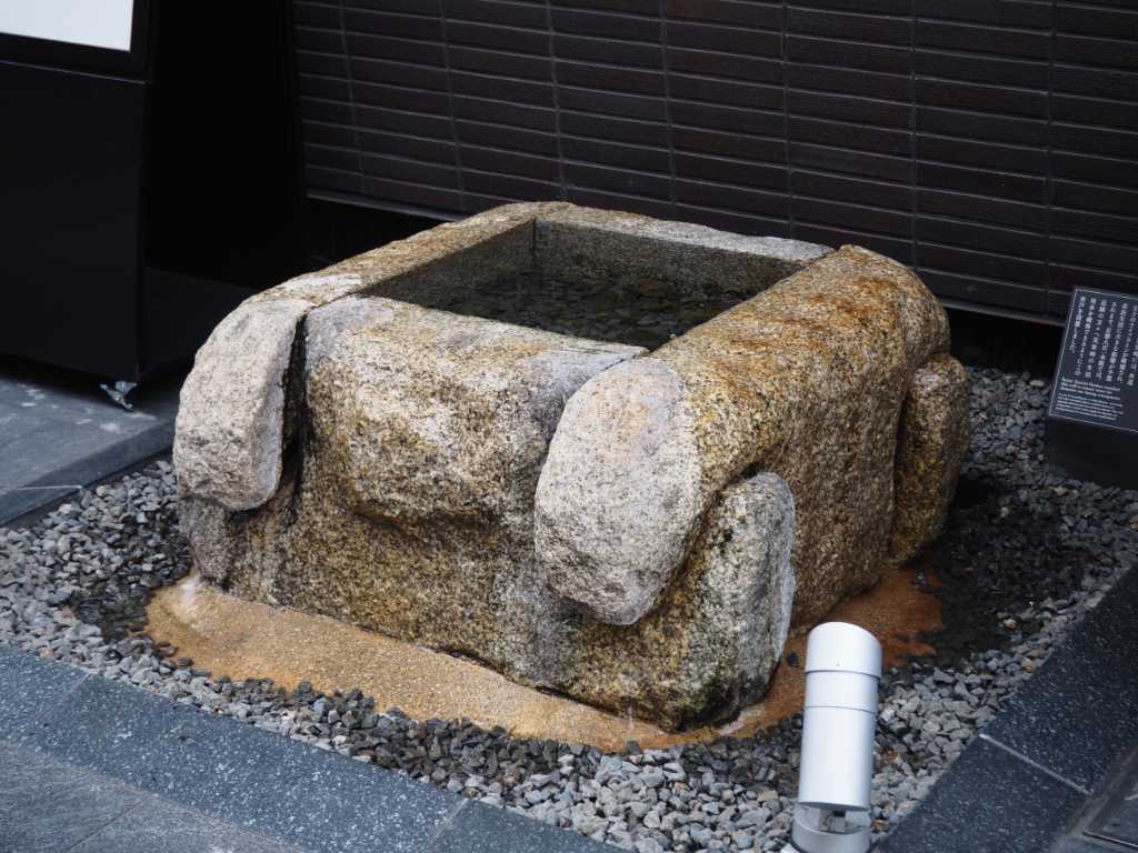 京都府京都市・京都八百一本館の井戸