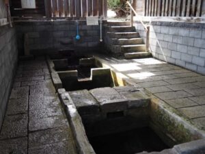 青森県弘前市・富田の清水