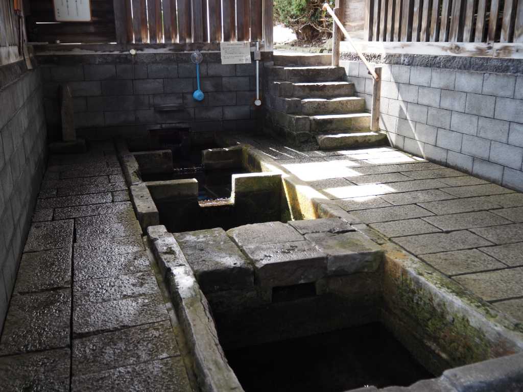 青森県弘前市・富田の清水