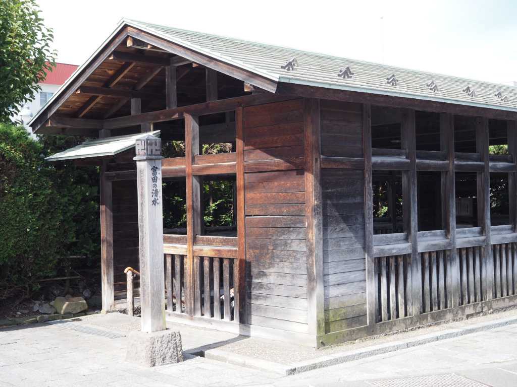 青森県弘前市・富田の清水