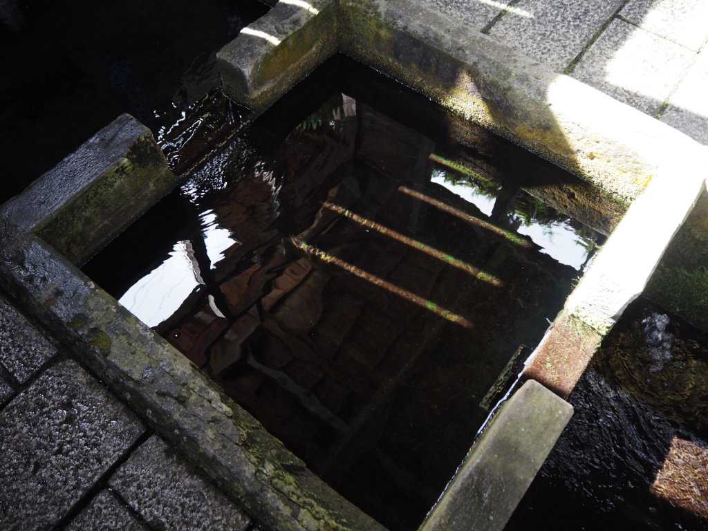 青森県弘前市・富田の清水