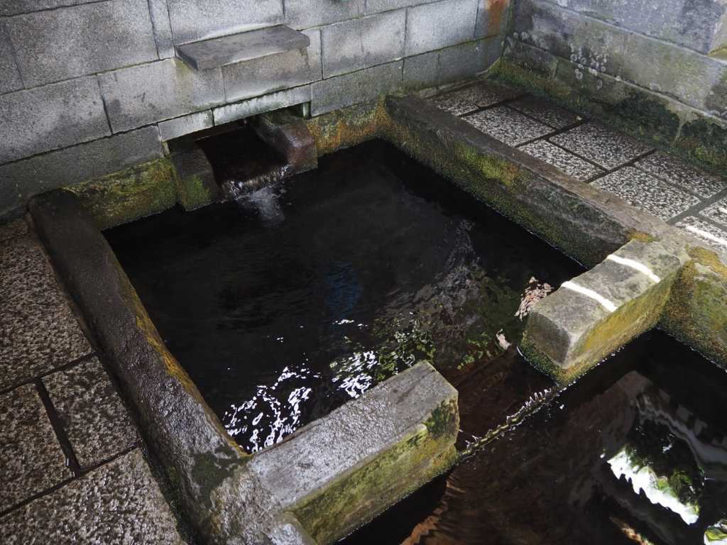 青森県弘前市・富田の清水