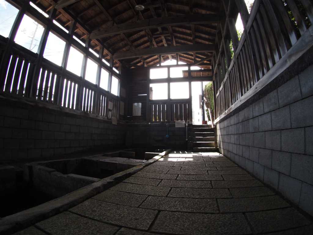 青森県弘前市・富田の清水