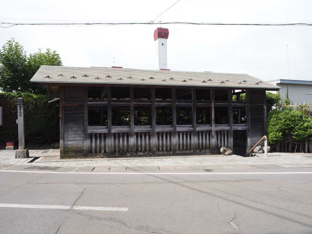 青森県弘前市・富田の清水