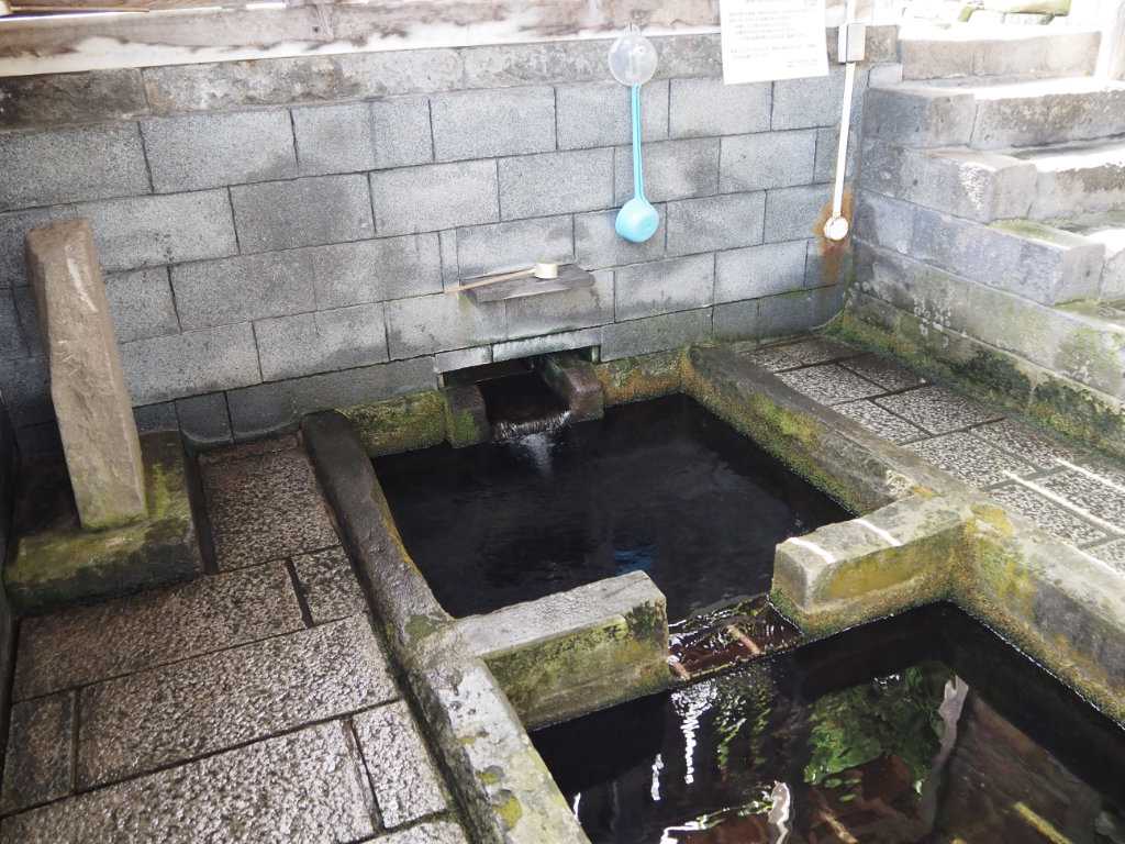 青森県弘前市・富田の清水