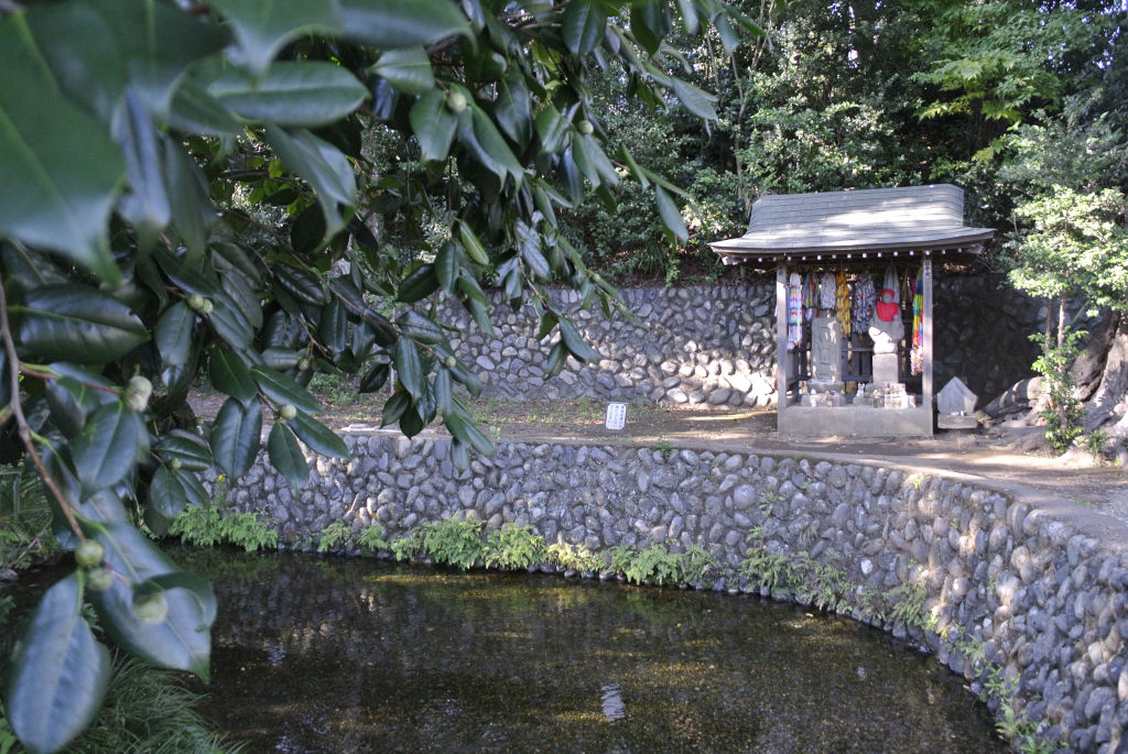 東京都八王子市・子安神社の湧水