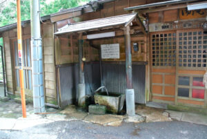 神奈川県横須賀市・関根御滝不動尊の湧水