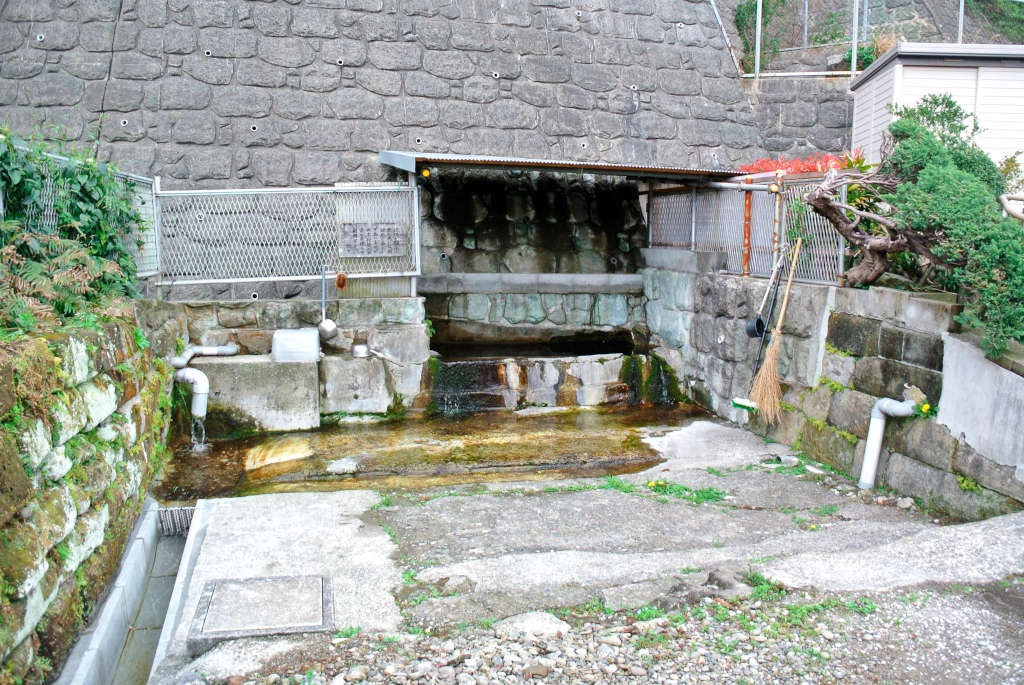 神奈川県横須賀市・滝の井戸