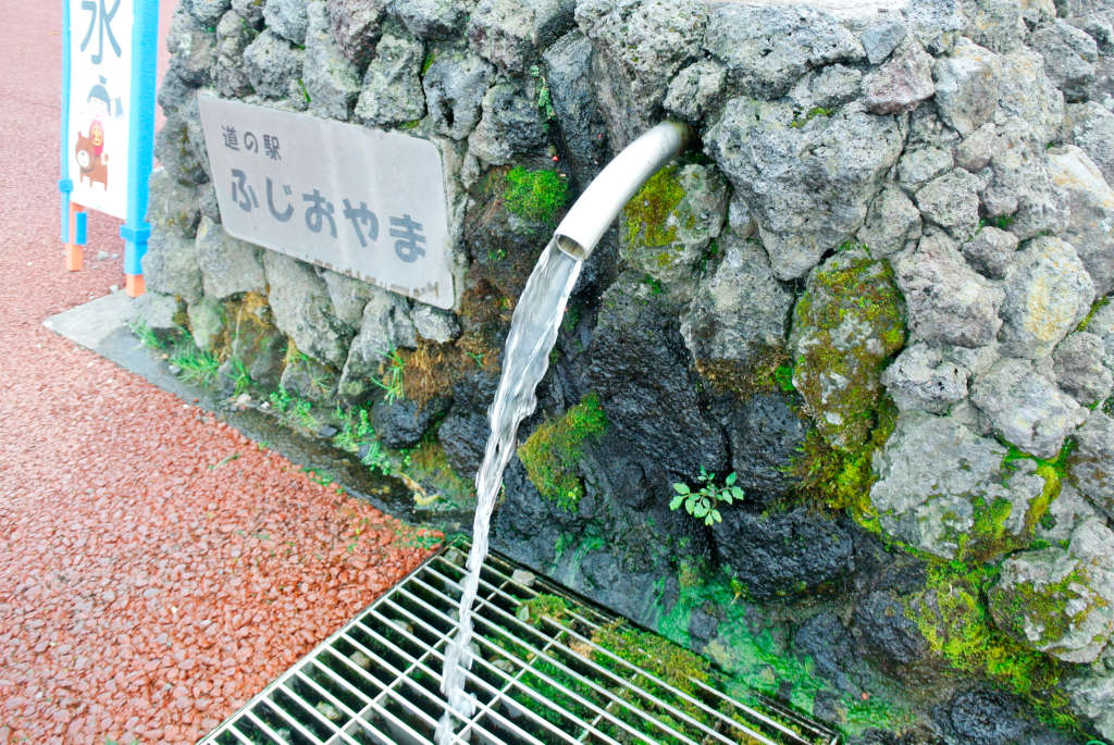 静岡県小山町・金太郎の水